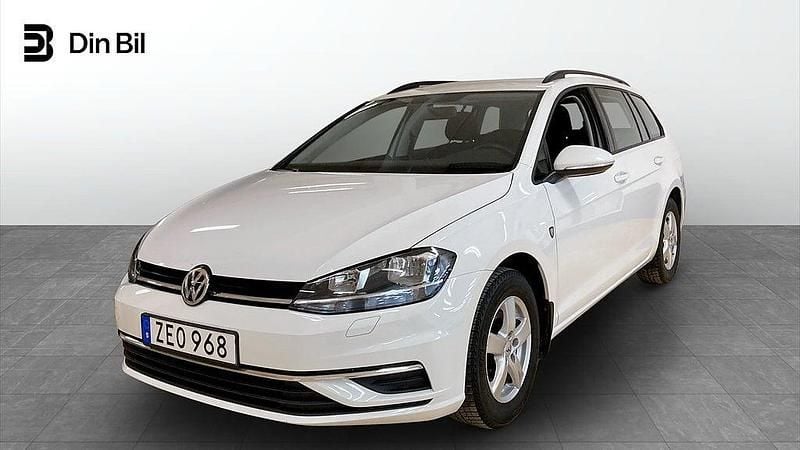Vit Begagnad 2017 VW Golf VII Kombi | 144 900 kr (Lite dyr) - Bild 1/4