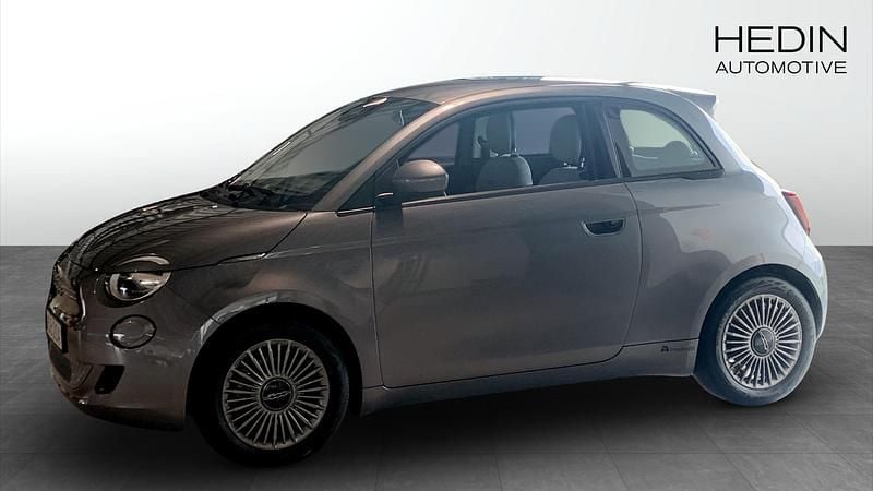 Svart Begagnad 2022 Fiat 500e Icon Halvkombi | 229 900 kr (Dyr) - Bild 1/4