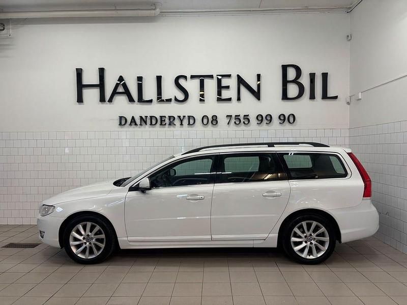 Vit Begagnad 2015 Volvo V70 Momentum Kombi | 129 000 kr (Marknadspris) - Bild 1/4