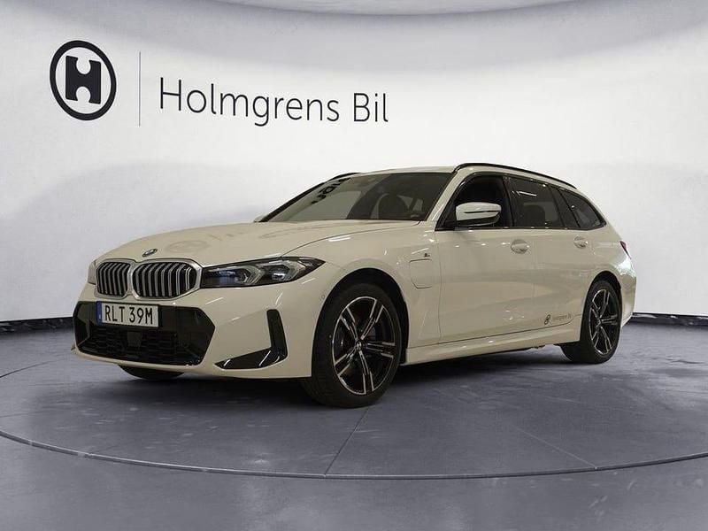 Begagnad BMW 330 Efficient Dynamics 292 HK (214 kW) 2025 Alpinvit Kombi