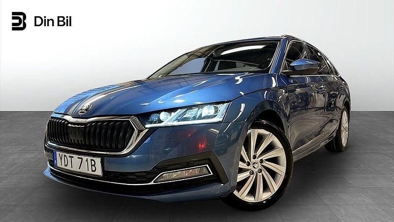 Titan blue metallic Begagnad 2021 Skoda Octavia Style Kombi | 249 900 kr (Bra pris) - Bild 1/4