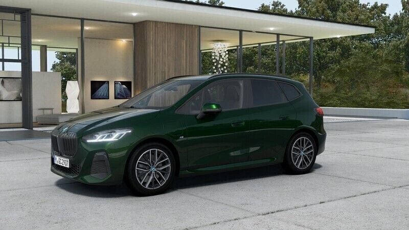 Begagnad BMW 230e Active Tourer M Sport 2024 Grön Minibuss