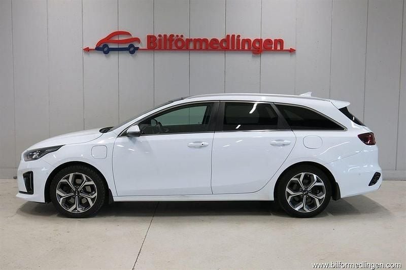 Vit Begagnad 2020 Kia Ceed Sportswagon Advance Kombi | 169 900 kr (Marknadspris) - Bild 1/4