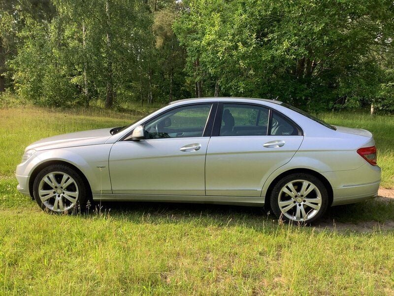 Silver Begagnad 2007 Mercedes 200 Sedan | 76 000 kr - Bild 1/4