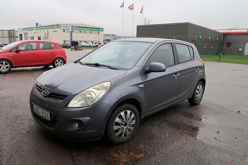 Mörkgrå Begagnad 2009 Hyundai i20 Select Halvkombi | 37 500 kr (Lite dyr) - Bild 1/3
