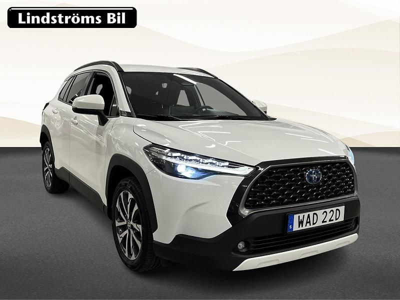 Begagnad Toyota Corolla Cross Style 200 HK (147 kW) 2022 Vit SUV