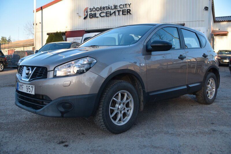 Ljusbrun Begagnad 2010 Nissan Qashqai SUV | 94 900 kr (Marknadspris) - Bild 1/4