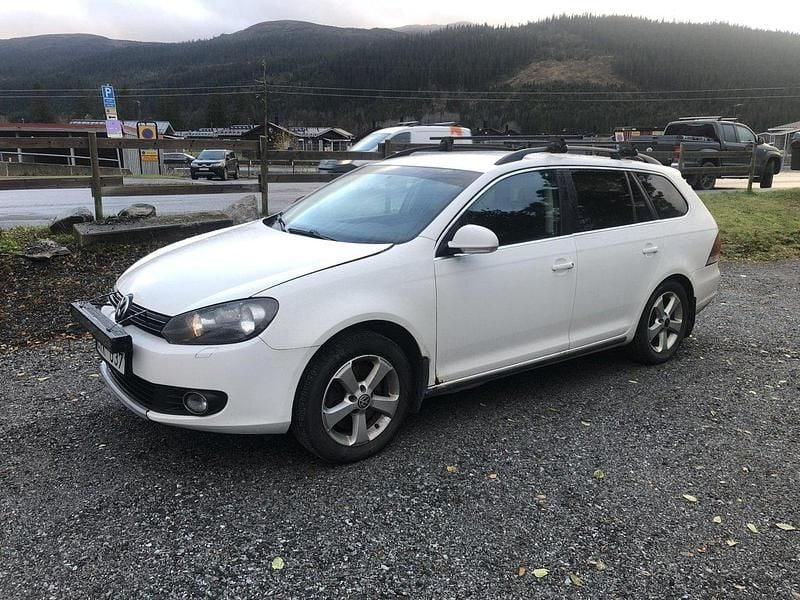 Vit Begagnad 2010 VW Golf VI Kombi | 27 000 kr (Marknadspris) - Bild 1/4