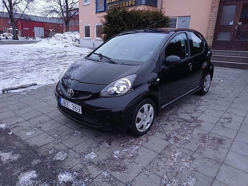 Begagnad Toyota Aygo 68 HK (50 kW) 2008 Svart Halvkombi