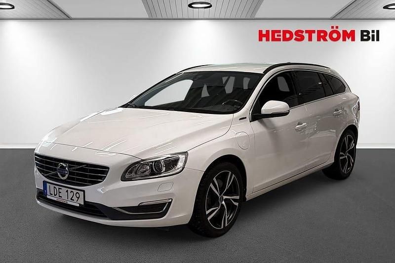 Begagnad Volvo V60 Momentum 234 HK (172 kW) 2017 Vit Kombi