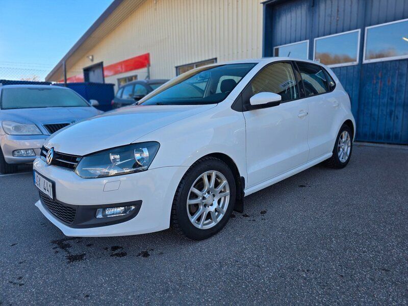 Vit Begagnad 2012 VW Polo Halvkombi | 85 000 kr (Lite dyr) - Bild 1/4