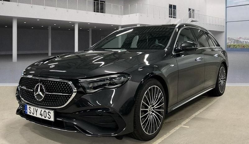 Grå Begagnad 2024 Mercedes E300 Kombi | 649 000 kr (Marknadspris) - Bild 1/2