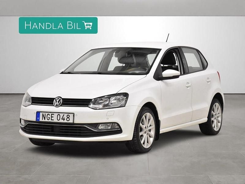 Vit Begagnad 2016 VW Polo Halvkombi | 79 700 kr (Marknadspris) - Bild 1/4