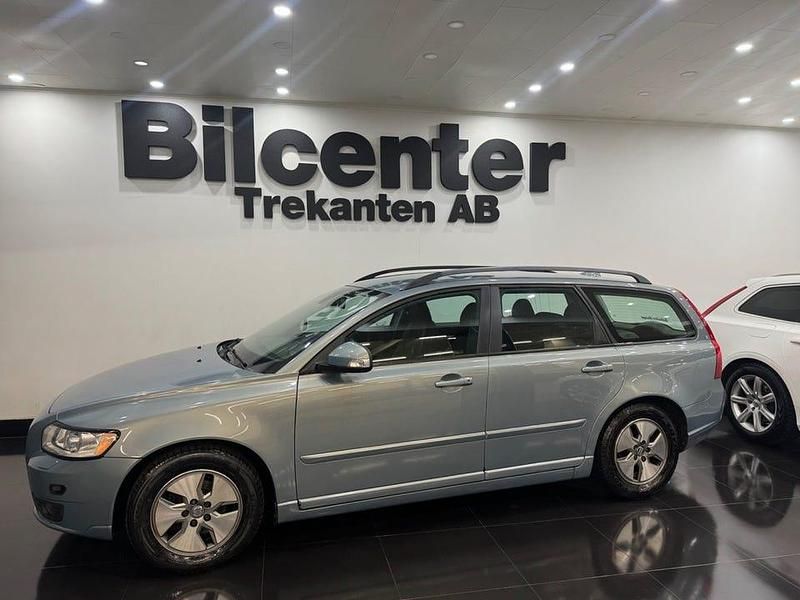 Begagnad Volvo V50 Momentum 109 HK (80 kW) 2010 Ljusblå Kombi