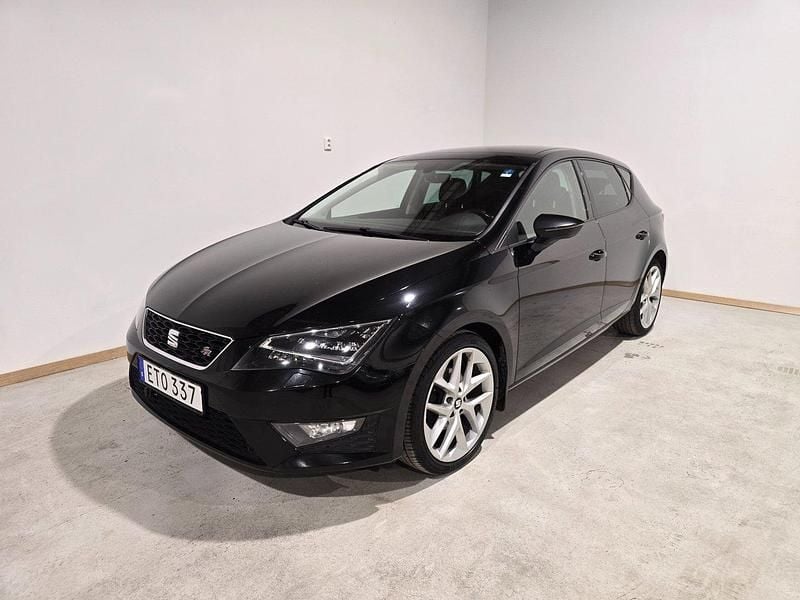Svart Begagnad 2017 Seat Leon FR Halvkombi | 95 000 kr (Superpris) - Bild 1/4