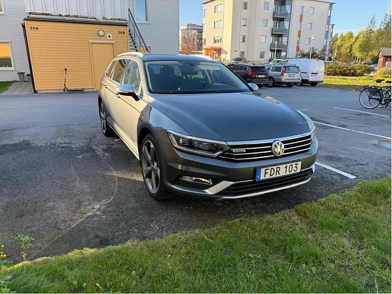 Grå Begagnad 2017 VW Passat Alltrack Kombi | 179 000 kr (Bra pris) - Bild 1/4