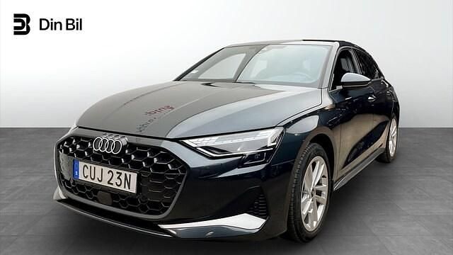 Manhattangrå metallic Begagnad 2024 Audi A3 Advanced Plus Sedan | 309 000 kr (Marknadspris) - Bild 1/4