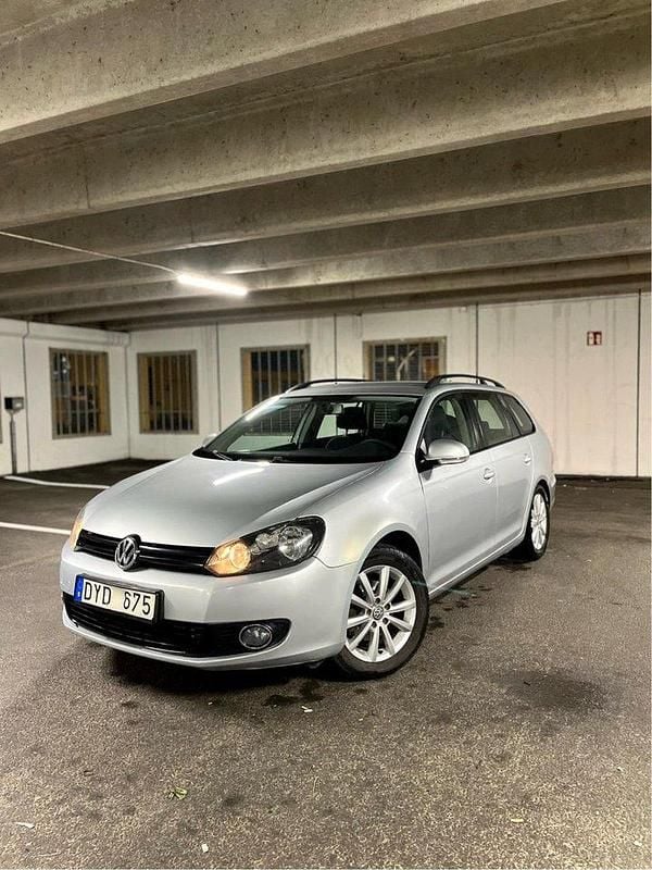 Grå Begagnad 2010 VW Golf VI Kombi | 43 000 kr (Marknadspris) - Bild 1/4