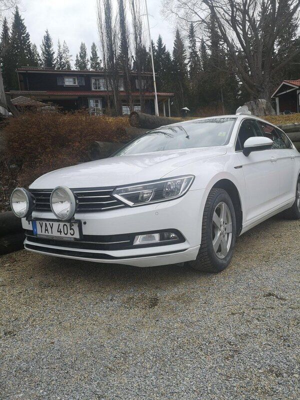 Vit Begagnad 2016 VW Passat Kombi | 165 000 kr (Marknadspris) - Bild 1/4