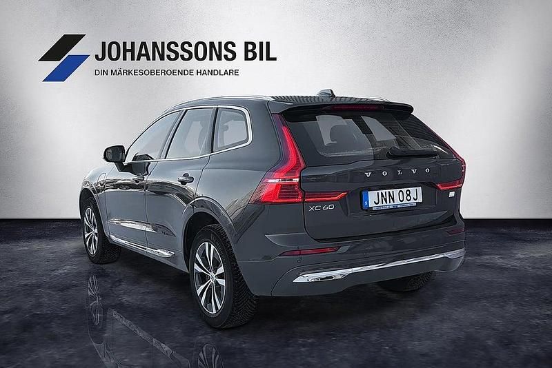 Begagnad Volvo XC60 Core 350 HK (257 kW) 2022 Grå SUV