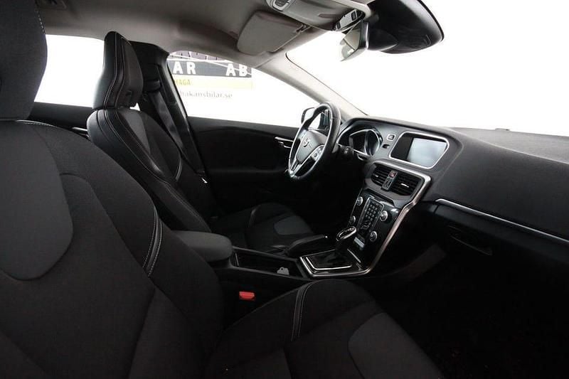 Begagnad Volvo V40 Momentum 150 HK (110 kW) 2017 Grå Kombi