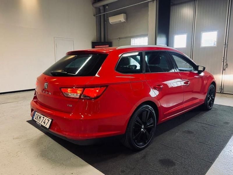 Begagnad Seat Leon ST Style 111 HK (81 kW) 2016 Röd Kombi