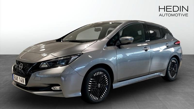 Grå (grey) Begagnad 2022 Nissan Leaf N-Connecta Halvkombi | 194 900 kr (Marknadspris) - Bild 1/4