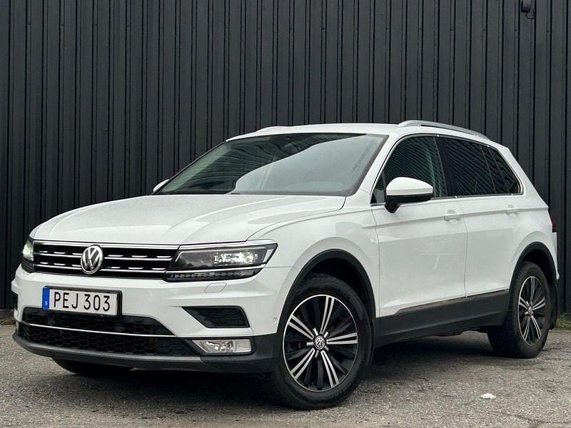 Vit Begagnad 2017 VW Tiguan GT SUV | 184 900 kr (Marknadspris) - Bild 1/4