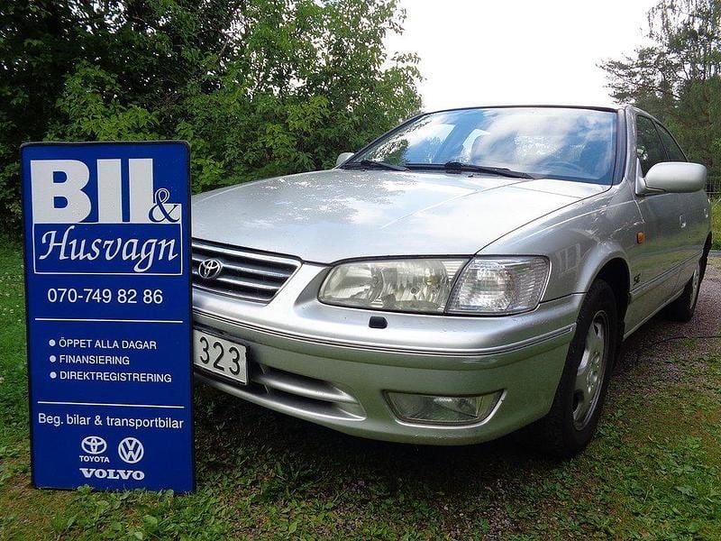 Silver Begagnad 2000 Toyota Camry Sedan | 29 900 kr - Bild 1/4