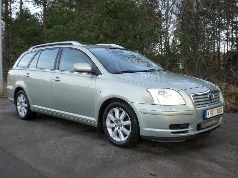 såld toyota avensis 20 aut dragk  begagnad 2005 23 800