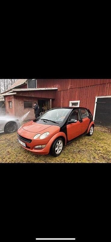 Röd Begagnad 2005 Smart ForFour Halvkombi | 15 000 kr - Bild 1/4