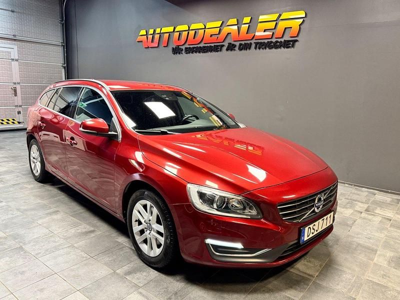 Röd Begagnad 2014 Volvo V60 Momentum Kombi | 129 900 kr (Marknadspris) - Bild 1/4