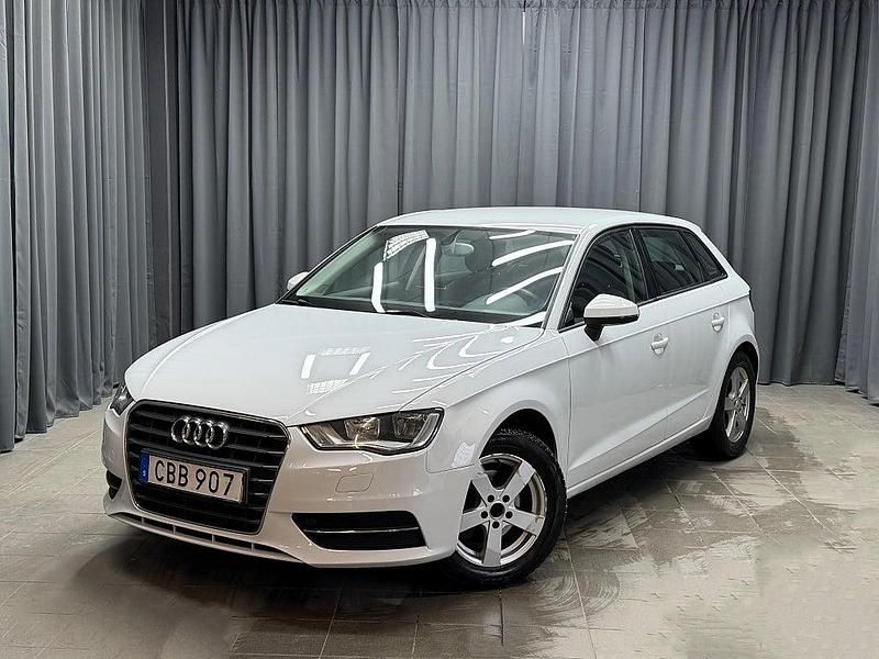 Begagnad Audi A3 Sportback 105 HK (77 kW) 2014 Vit Halvkombi