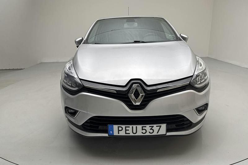 Begagnad Renault Clio IV Intens 90 HK (66 kW) 2018 Silver