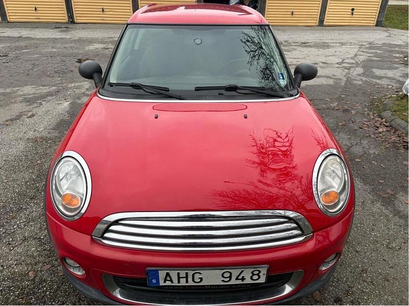 Röd Begagnad 2011 Mini One Clubman Pepper Kombi | 57 900 kr - Bild 1/4