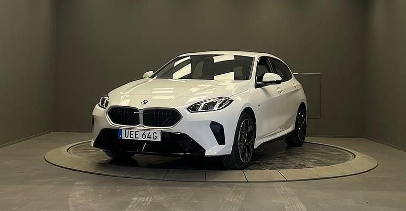 Begagnad BMW 120 M Sport 170 HK (125 kW) 2025 Vit Halvkombi