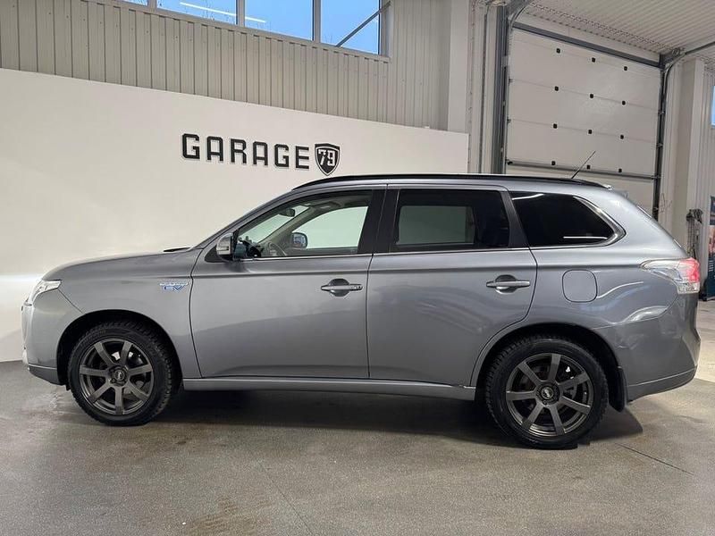 Begagnad Mitsubishi Outlander 203 HK (149 kW) 2014 Grå SUV