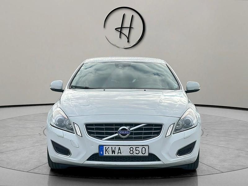 Begagnad Volvo S60 Momentum 163 HK (119 kW) 2010 Vit Sedan