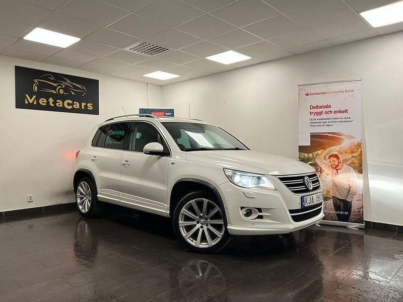 Vit Begagnad 2010 VW Tiguan R-line SUV | 119 900 kr (Marknadspris) - Bild 1/4