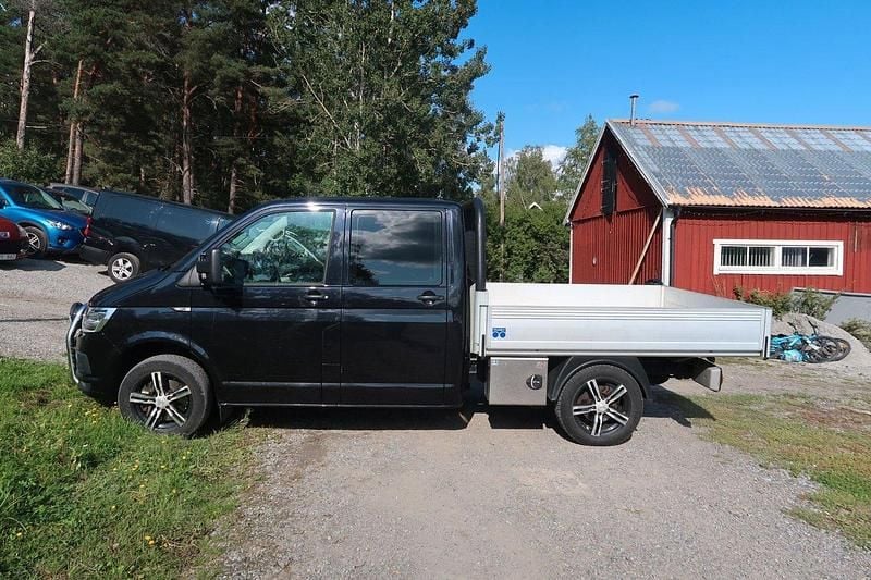 Svart Begagnad 2017 VW T6 Van | 221 500 kr (Superpris) - Bild 1/4