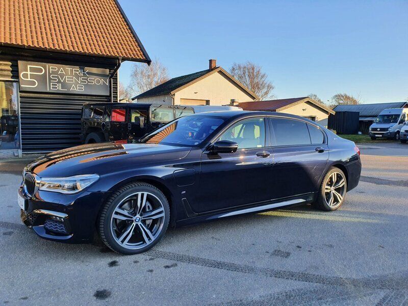 Svart Begagnad 2017 BMW 740 M Sport Sedan | 425 000 kr - Bild 1/4