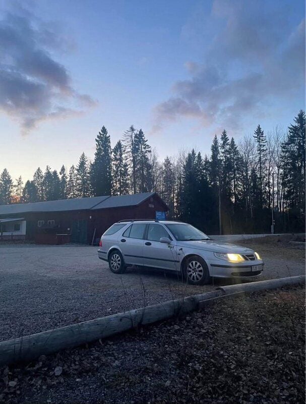 Grå Begagnad 2002 Saab 9-5 Linear Kombi | 18 000 kr (Bra pris) - Bild 1/4