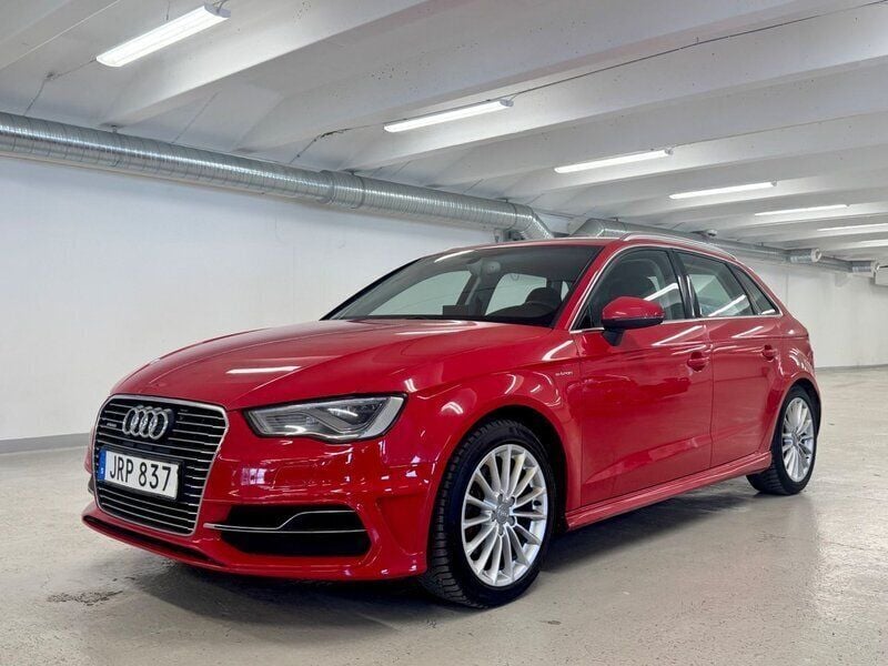 Röd Begagnad 2015 Audi A3 e-tron Comfort Halvkombi | 129 900 kr - Bild 1/4