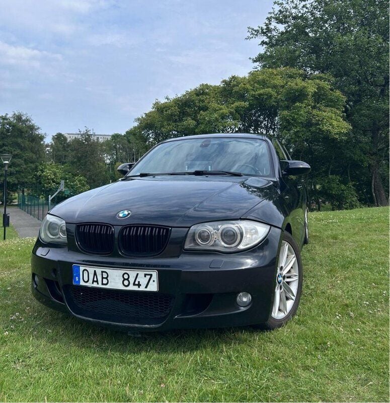 Svart Begagnad 2008 BMW 120 M Sport Halvkombi | 75 000 kr (Marknadspris) - Bild 1/4