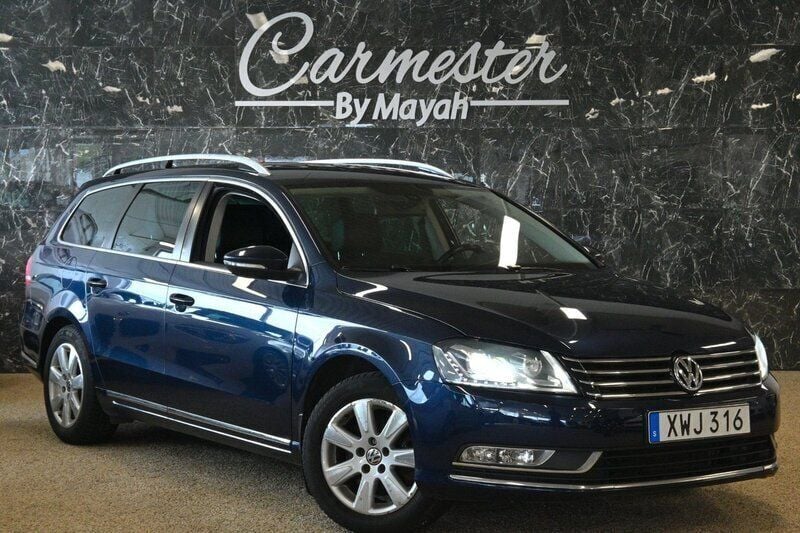 Mörkblå (blå) Begagnad 2015 VW Passat Comfortline Kombi | 99 990 kr (Superpris) - Bild 1/4