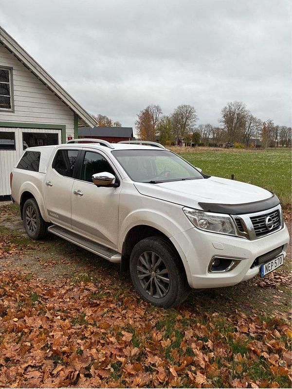 Vit Begagnad 2016 Nissan Navara Pickup | 235 000 kr (Marknadspris) - Bild 1/4