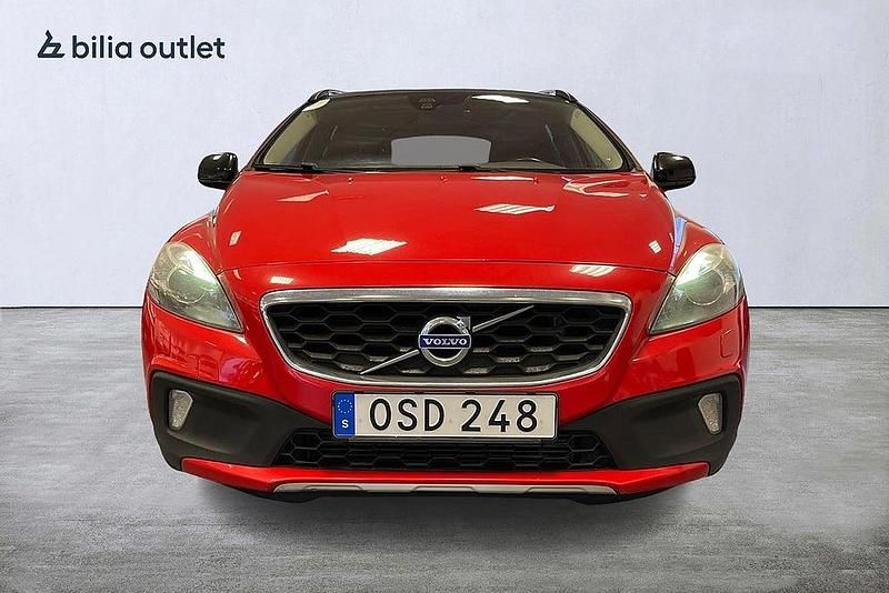 Begagnad Volvo V40 Summum 179 HK (131 kW) 2015 Röd Halvkombi