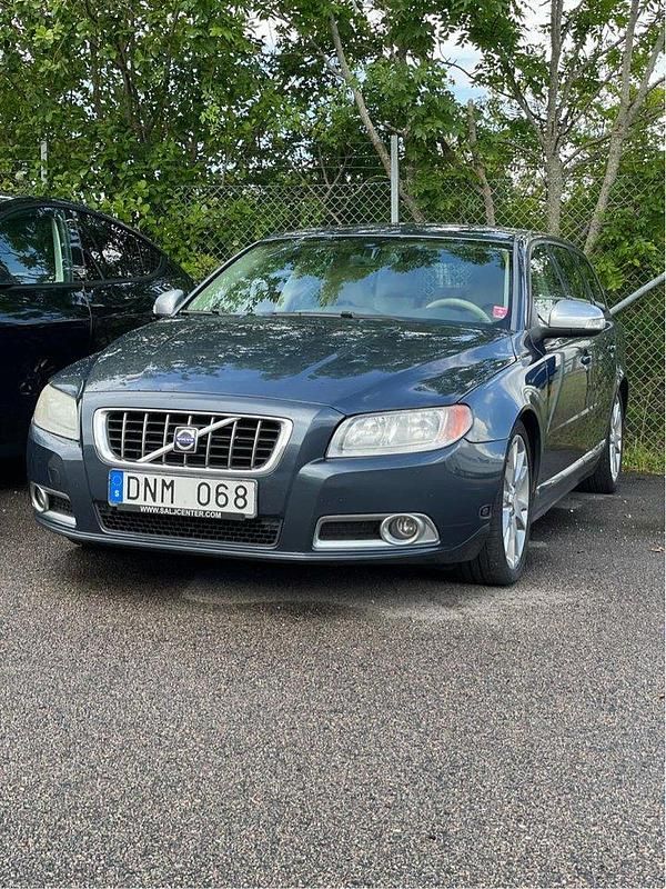 Blå Begagnad 2008 Volvo V70 Momentum Kombi | 55 000 kr (Superpris) - Bild 1/2