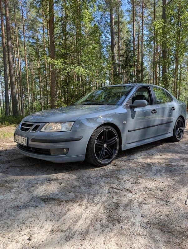 Grå Begagnad 2003 Saab 9-3 Vector Sedan | 24 000 kr - Bild 1/4