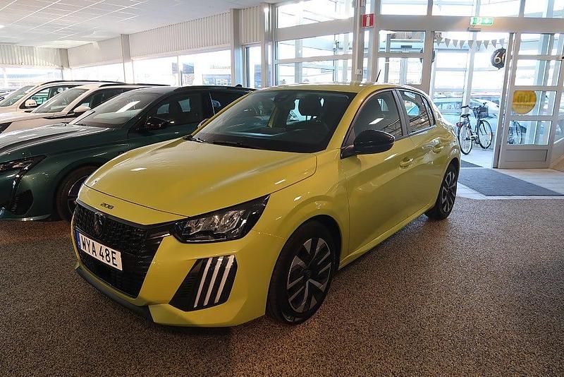 Gul Begagnad 2024 Peugeot 208 Active Halvkombi | 168 800 kr (Marknadspris) - Bild 1/4